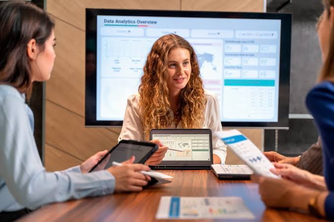 Data & Analytics: How Businesses Use Data to Make Smarter Decisions .